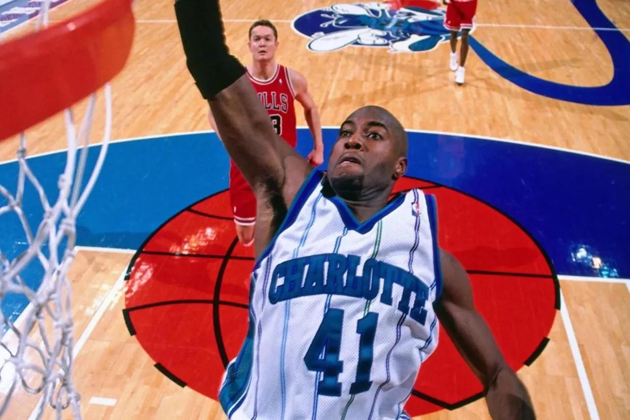 雷速直播-夏洛特黄蜂内部会议纪要流出——国际比赛日官宣签约，欧联使命明确，训练强度明显提升(曼联官宣夏窗第3签)