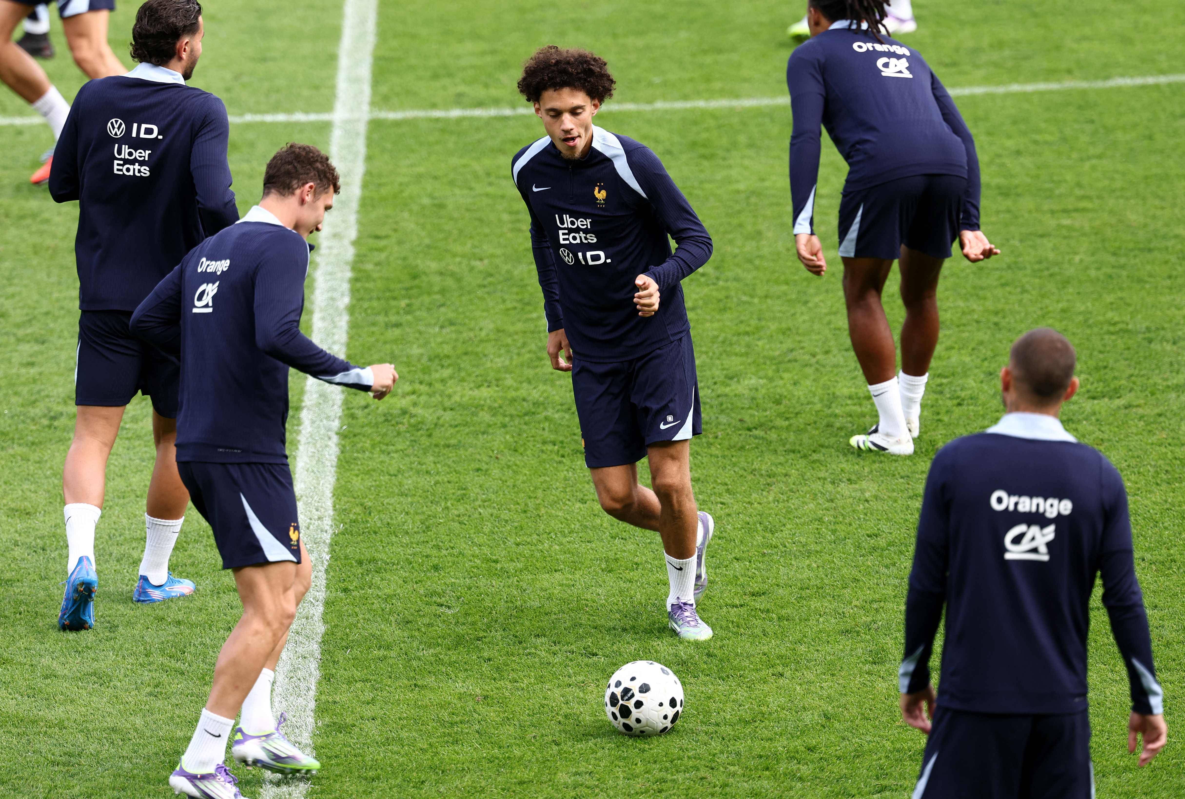 雷速-关于Faker回归赛场，比分优势明显首场状态亮眼，法国队观众沸腾！的信息